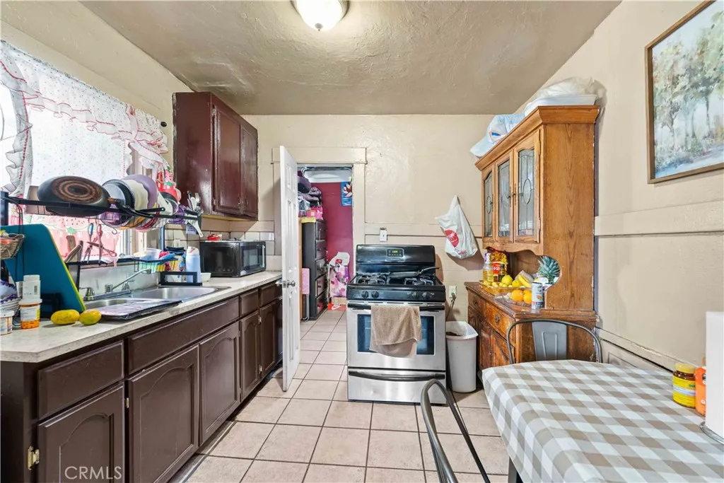 873 W Vernon, Los Angeles, California 90037 home-pic-18
