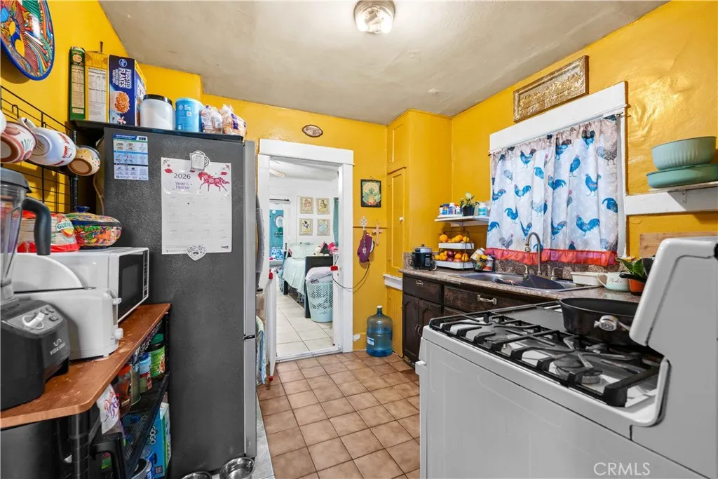 873 W Vernon, Los Angeles, California 90037 home-pic-13