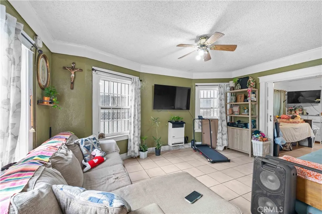 873 W Vernon, Los Angeles, California 90037 home-pic-7
