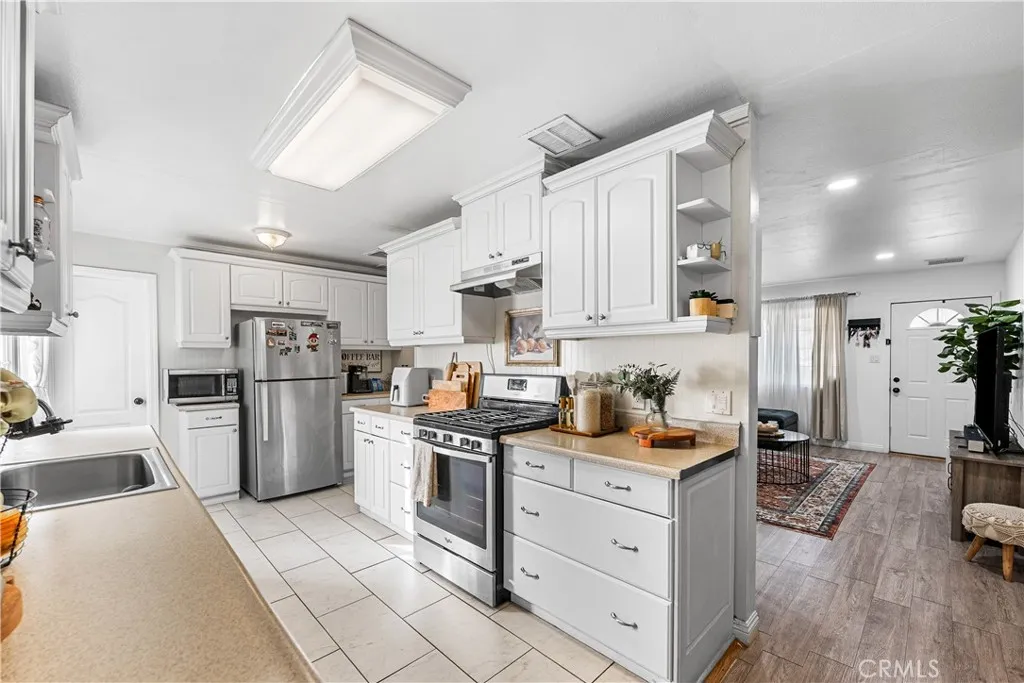 44128 Anvers Avenue, Lancaster, California 93534 home-pic-12
