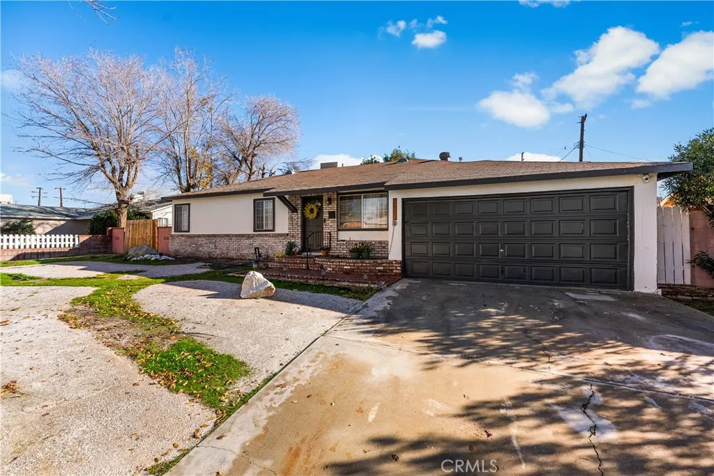 44128 Anvers Avenue, Lancaster, California 93534 home-pic-2