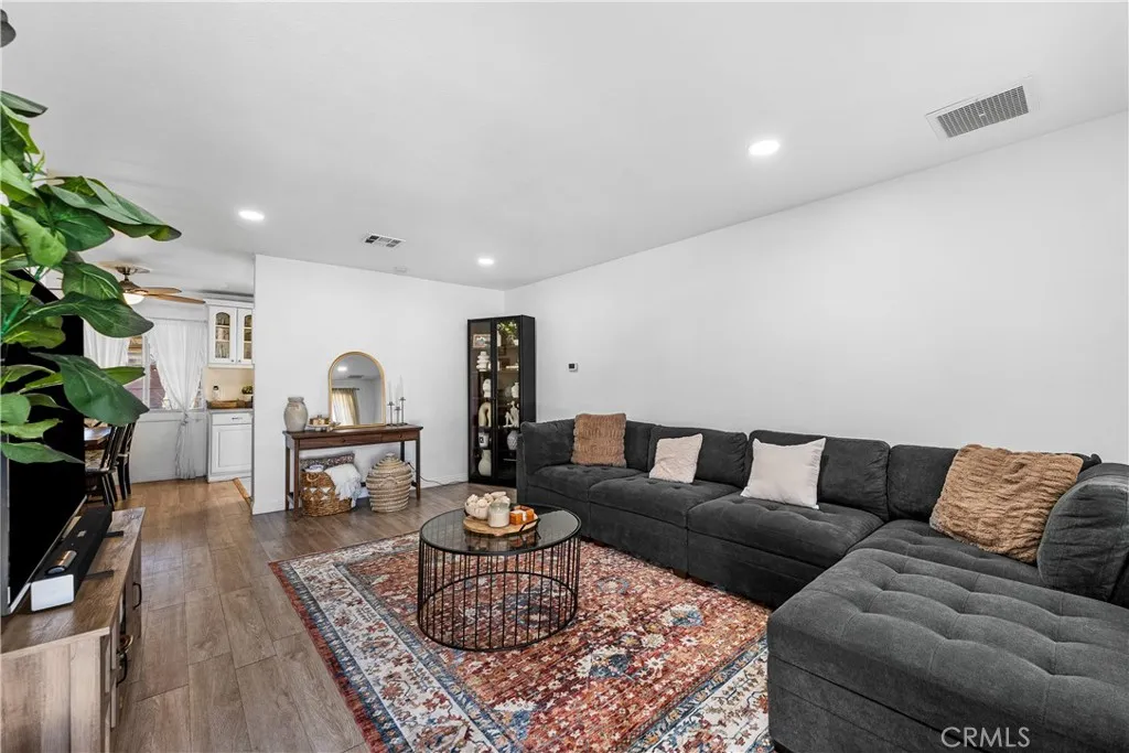 44128 Anvers Avenue, Lancaster, California 93534 home-pic-6