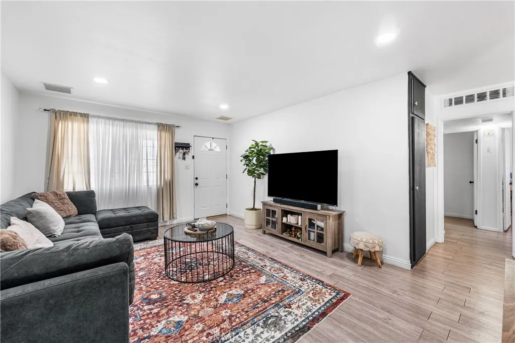 44128 Anvers Avenue, Lancaster, California 93534 home-pic-8