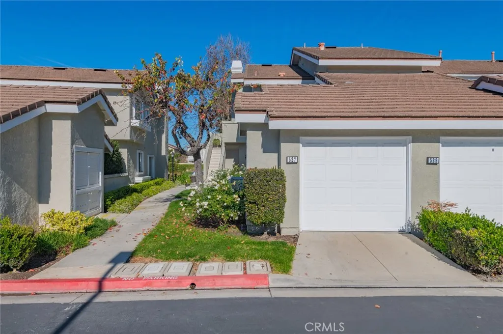 527 Springbrook N, Irvine, California 92614 home-pic-1