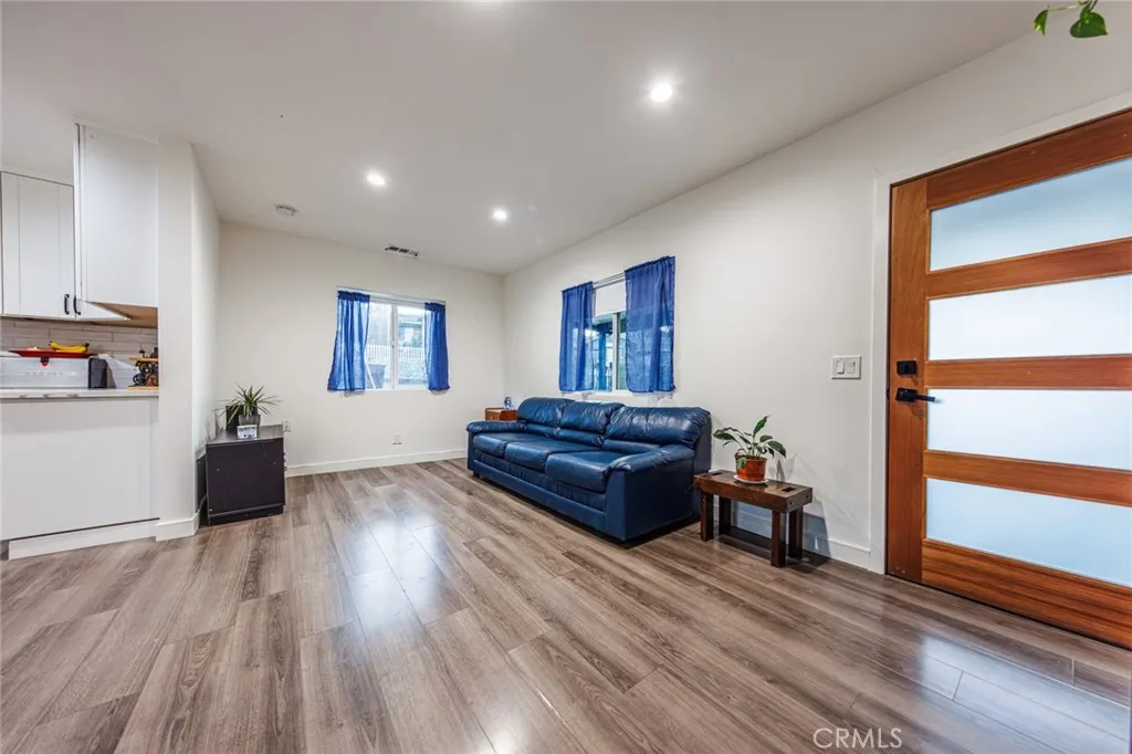 10648 Franlie, Sunland, California 91040 home-pic-7