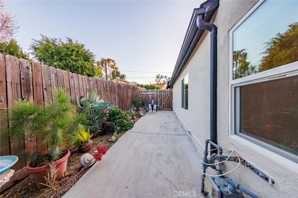 10648 Franlie, Sunland, California 91040 home-pic-26