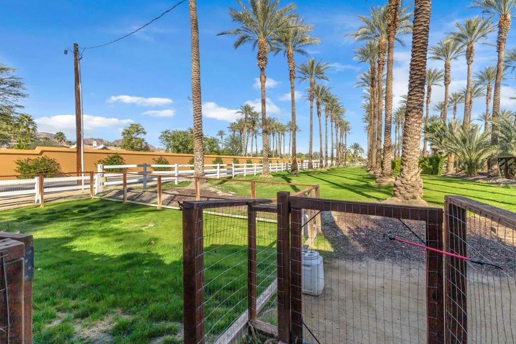 58200 Almonte Drive, La Quinta, California 92253 home-pic-37