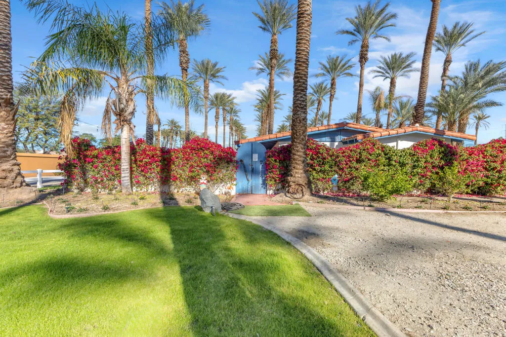 58200 Almonte Drive, La Quinta, California 92253 home-pic-16
