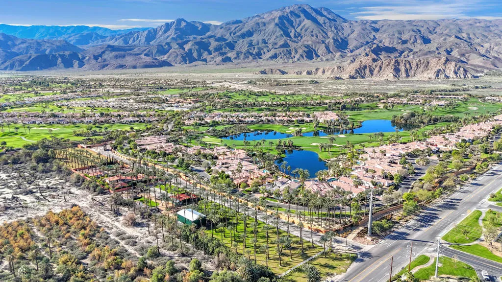 58200 Almonte Drive, La Quinta, California 92253 home-pic-2