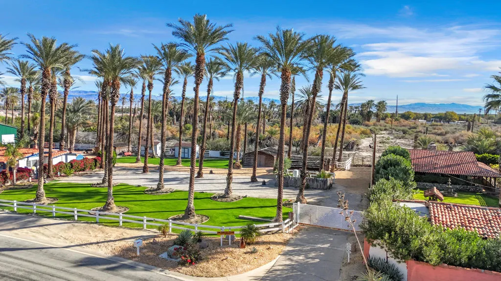 58200 Almonte Drive, La Quinta, California 92253 home-pic-11