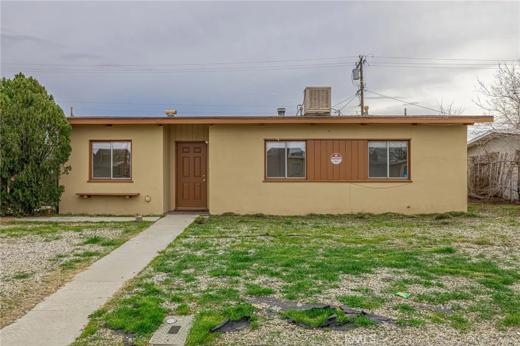 1238 W Avenue H15, Lancaster, California 93534 home-pic-2