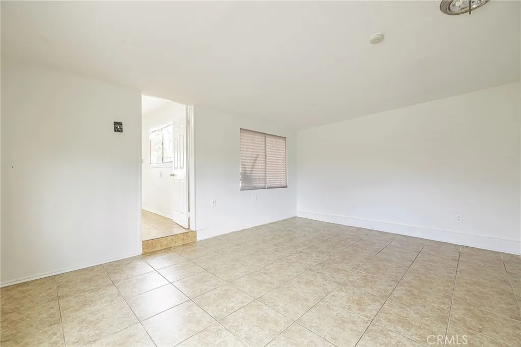 1238 W Avenue H15, Lancaster, California 93534 home-pic-18