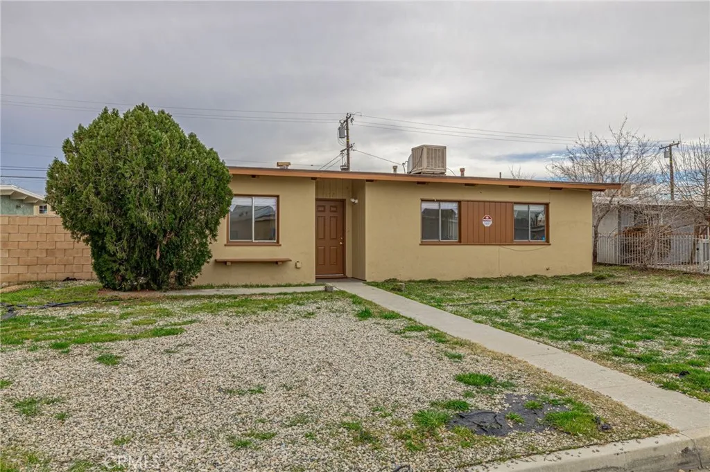 1238 W Avenue H15, Lancaster, California 93534 home-pic-1