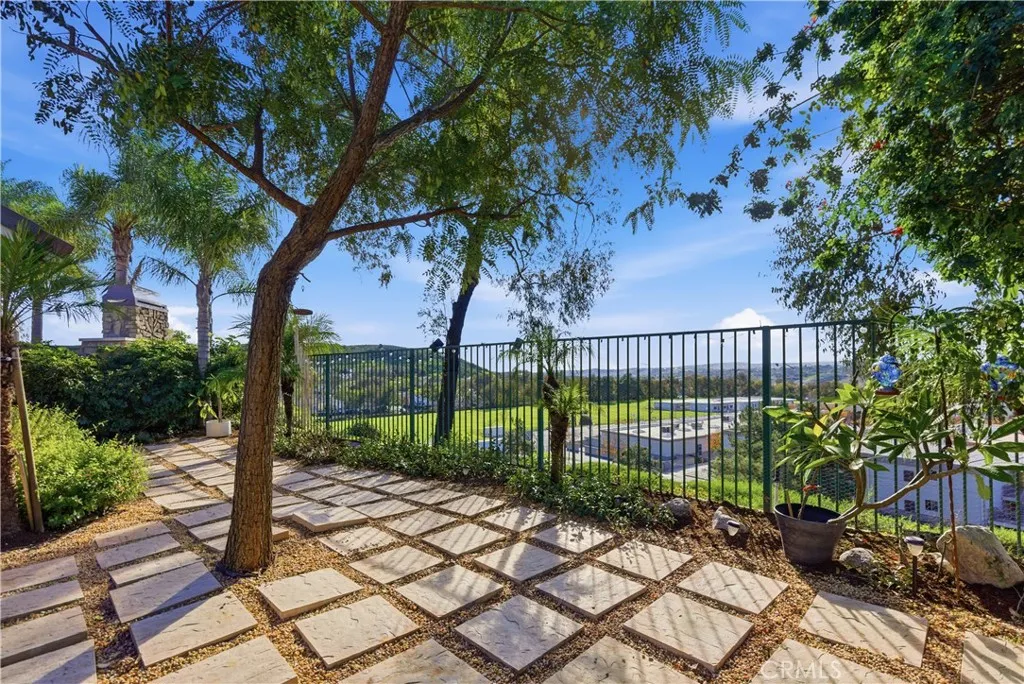 39 Grassy Knoll, Rancho Santa Margarita, California 92688 home-pic-10