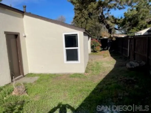 935 W 8th St, Santa Rosa, California 95401