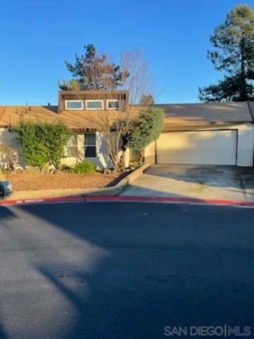 935 W 8th St, Santa Rosa, California 95401