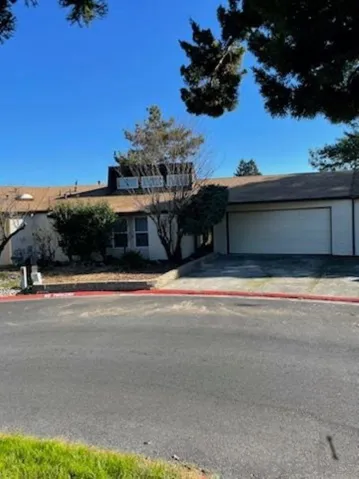 935 W 8th St, Santa Rosa, California 95401