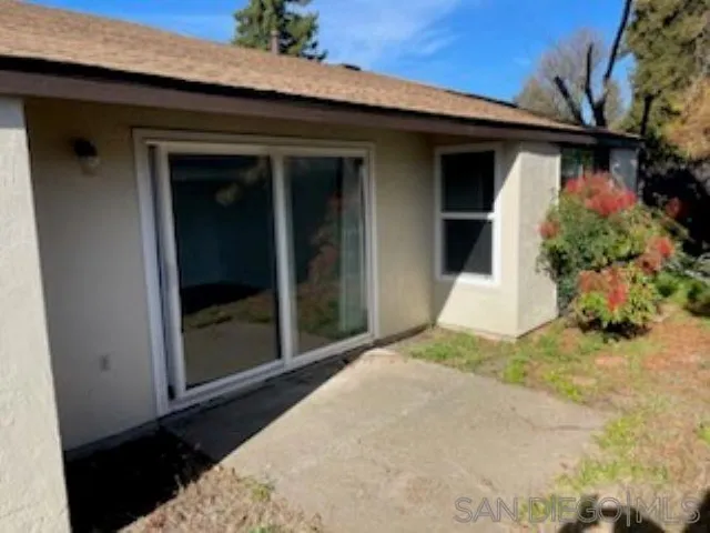 935 W 8th St, Santa Rosa, California 95401