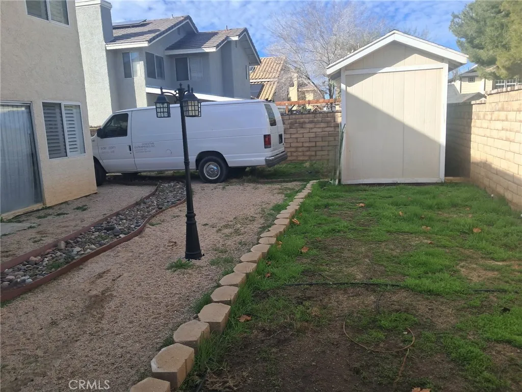 1609 Silvia, Lancaster, California 93535 home-pic-26