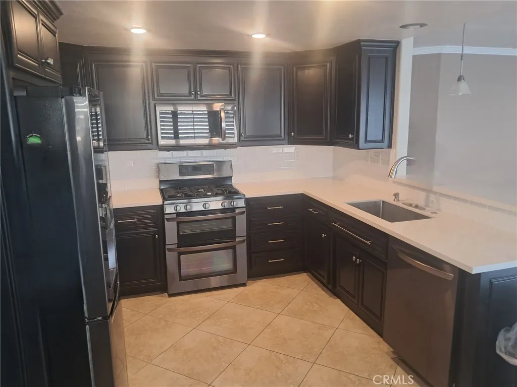 1609 Silvia, Lancaster, California 93535 home-pic-7