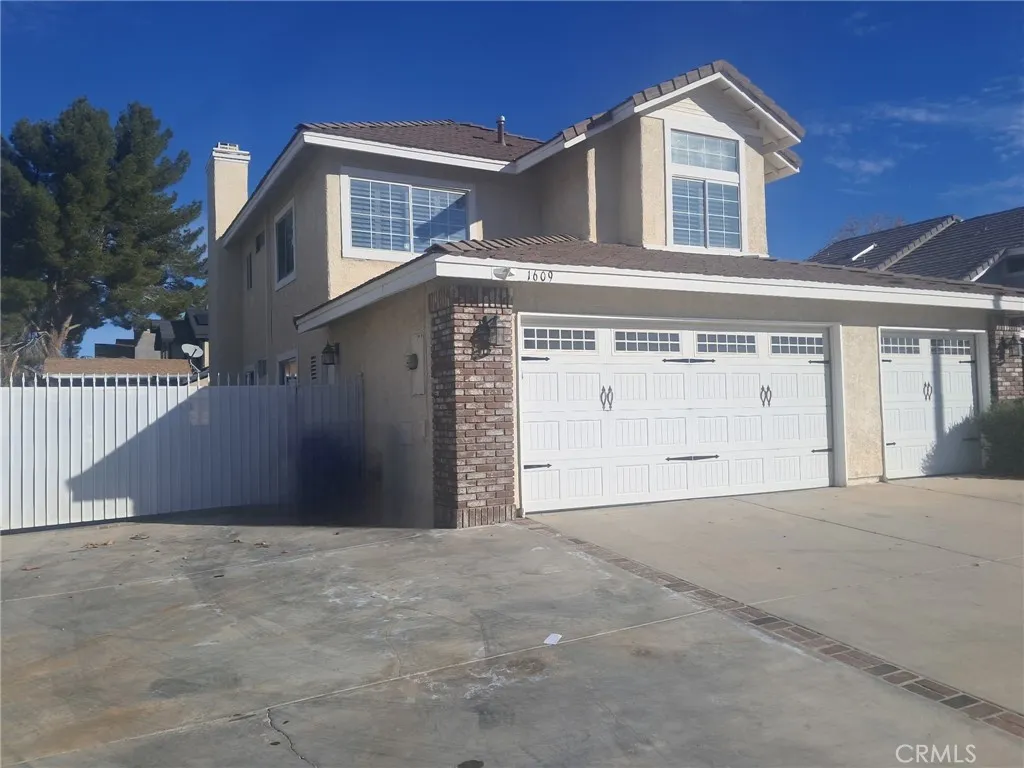 1609 Silvia, Lancaster, California 93535 home-pic-3
