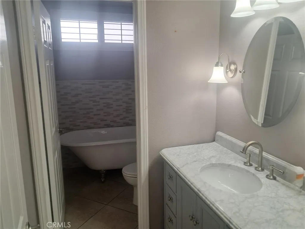 1609 Silvia, Lancaster, California 93535 home-pic-9
