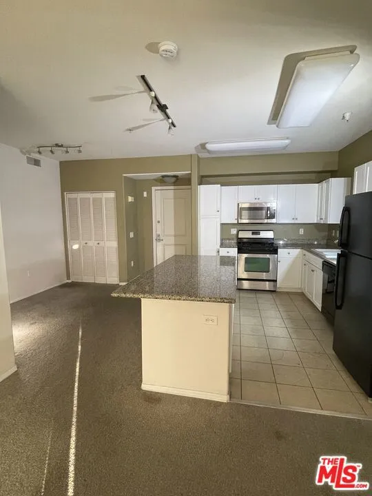 KITCHEN DINING AREA