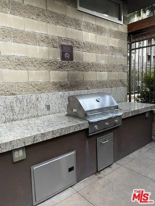 2 COMMUNITY GRILLS