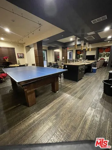 PING PONG TABLE