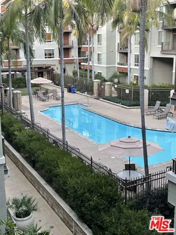 SPARKLING POOL