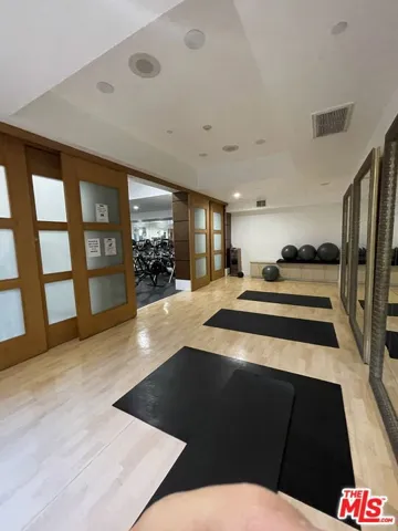 YOGA ROOM