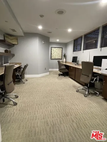 BUSINESS CENTER/COMPUTERS