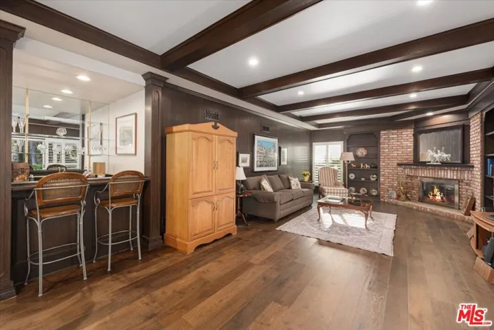 Large Great Room w/ Fireplace
