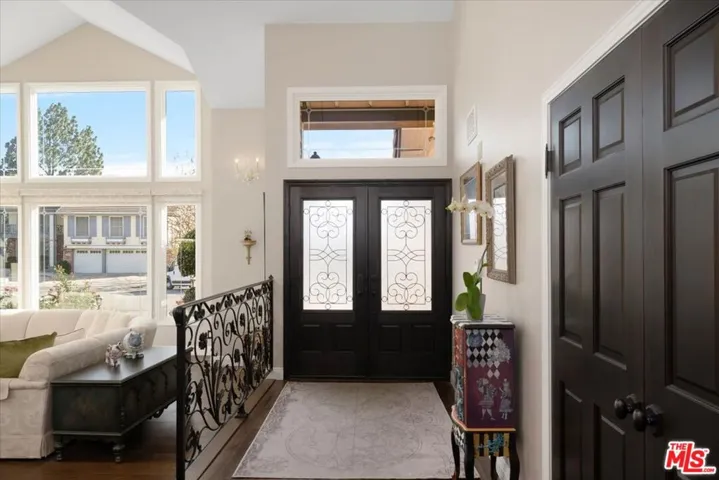 Beautiful Entry w/ Double Door