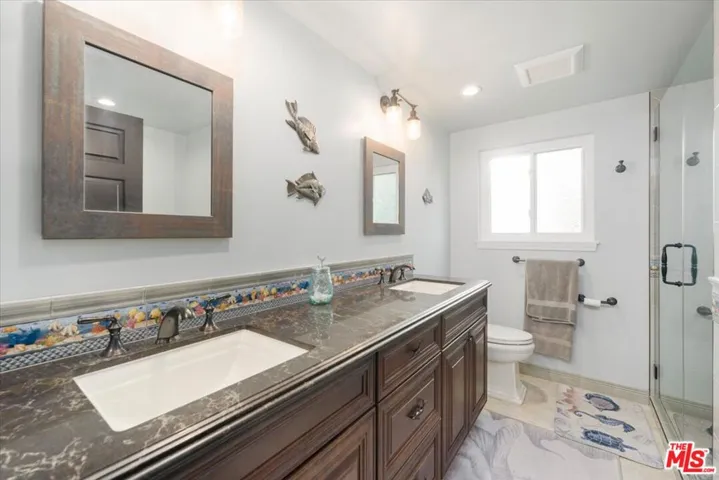 2nd level Bathroom, Separate T