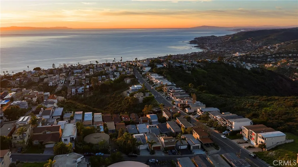 1077 Tia Juana, Laguna Beach, California 92651 home-pic-2