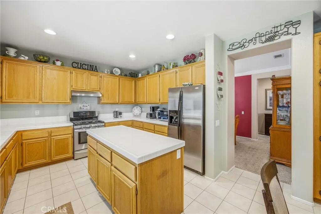 8470 Lindenhurst, Riverside, California 92508 home-pic-4