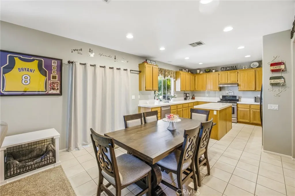 8470 Lindenhurst, Riverside, California 92508 home-pic-19