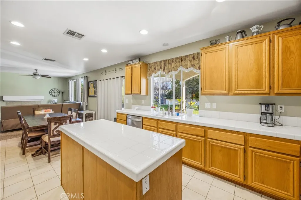8470 Lindenhurst, Riverside, California 92508 home-pic-16