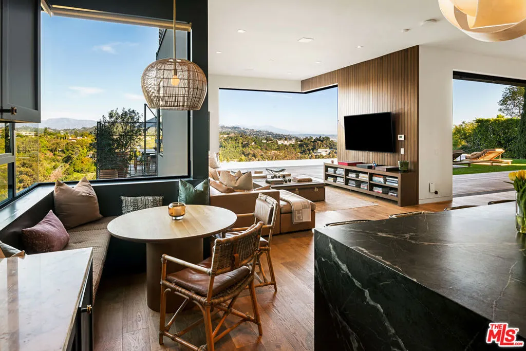 1030 Somera Road, Los Angeles, California 90077 home-pic-11