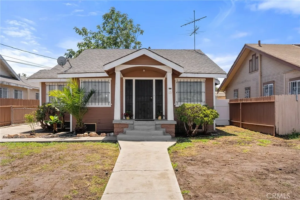 1036 W 107th, Los Angeles, California 90044 home-pic-1