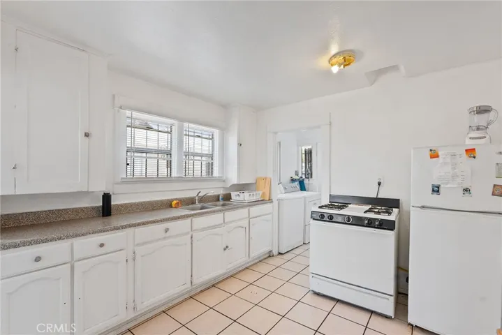 1036 W 107th, Los Angeles, California 90044