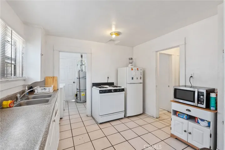 1036 W 107th, Los Angeles, California 90044