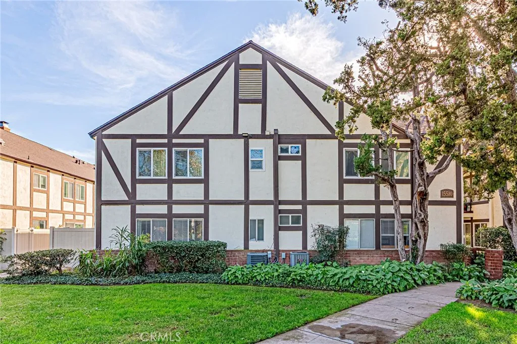 15510 Williams F, Tustin, California 92780 home-pic-1
