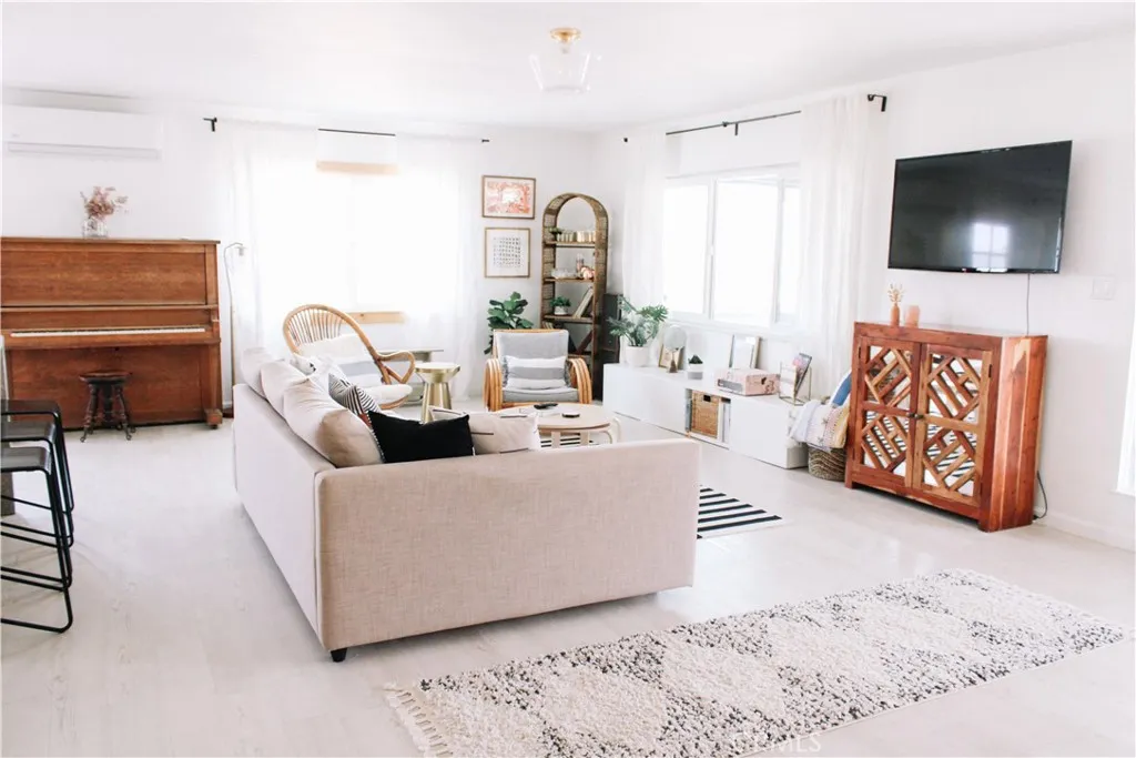 6884 Park Boulevard, Joshua Tree, California 92252 home-pic-6