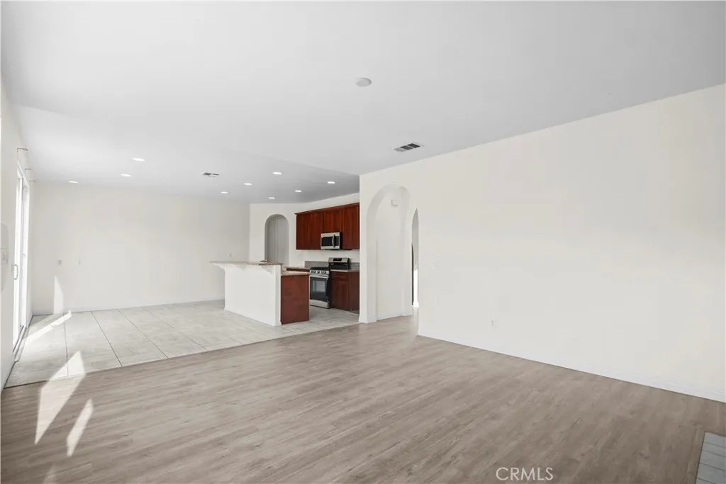 15246 Diamond Road, Victorville, California 92394 home-pic-9