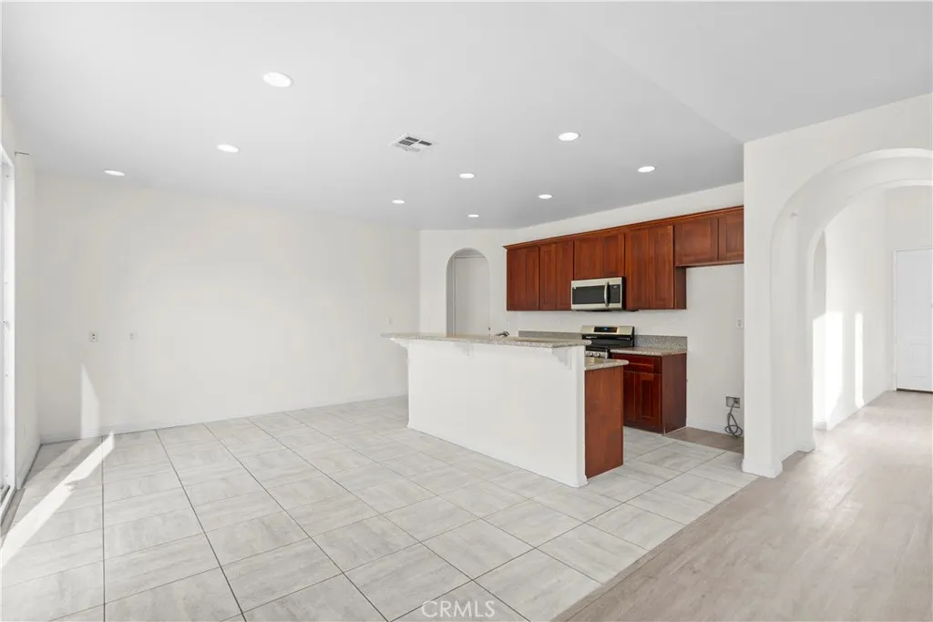 15246 Diamond Road, Victorville, California 92394 home-pic-15