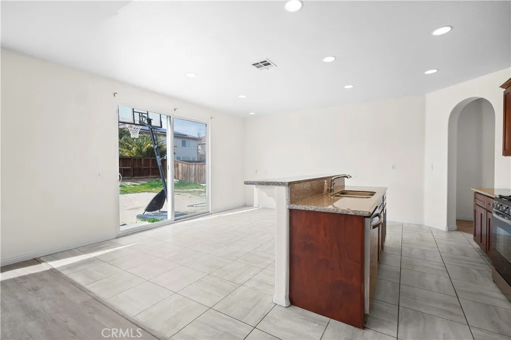 15246 Diamond Road, Victorville, California 92394 home-pic-11