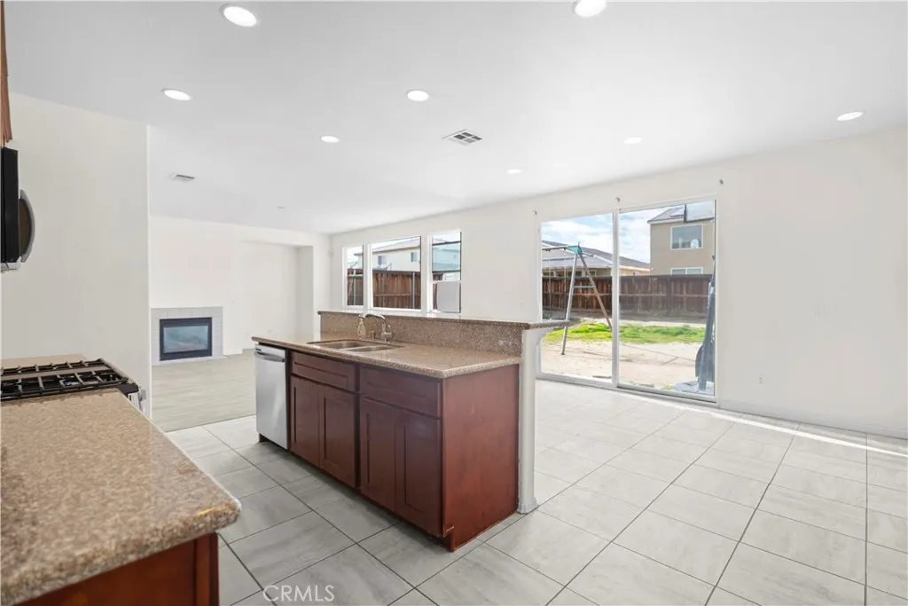 15246 Diamond Road, Victorville, California 92394 home-pic-17