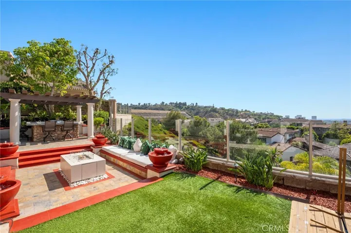 With dual gated entrances, you’ll enjoy easy proximity to world-class shopping, fine dining, top-rated schools, scenic trails, pristine beaches, and John Wayne Airport. This is Newport Coast living at its finest.